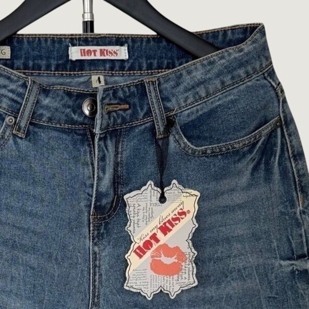 Hot Kiss Y2K distressed, capri, jeans, size 4 medium wash, raw hem cropped